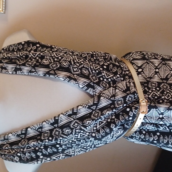 Suzy Shier Jumpsuit Size S - Picture 3 of 15
